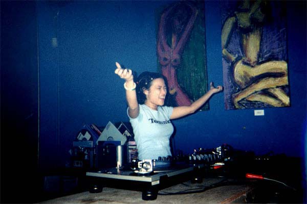 blue_room_handsup