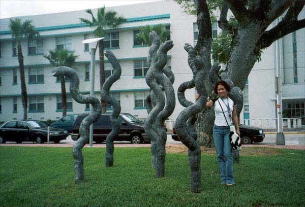 suzy_with_worms_south_beach