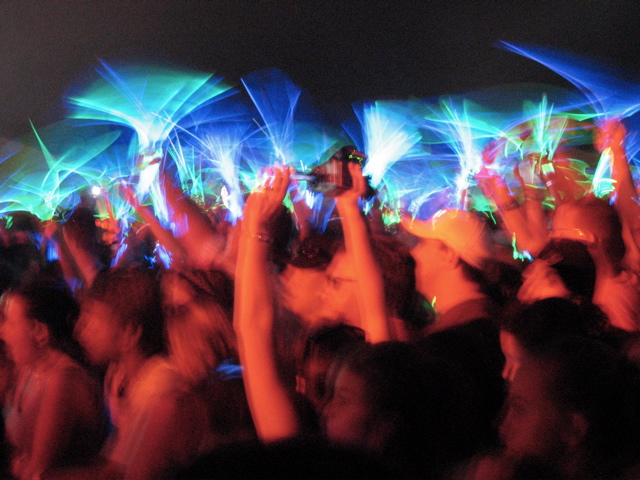 Sunset 06 - RITM glowsticks, pic by Jessica Cruise