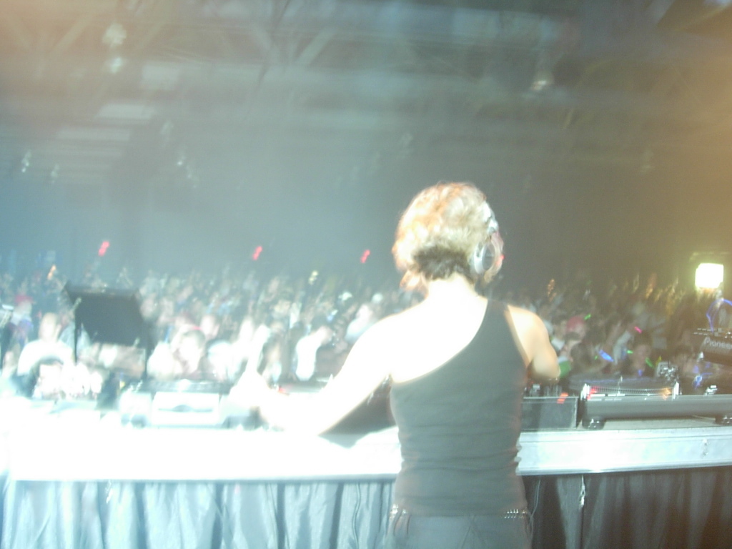 Suzy Solar @ The Space, Calgary 14