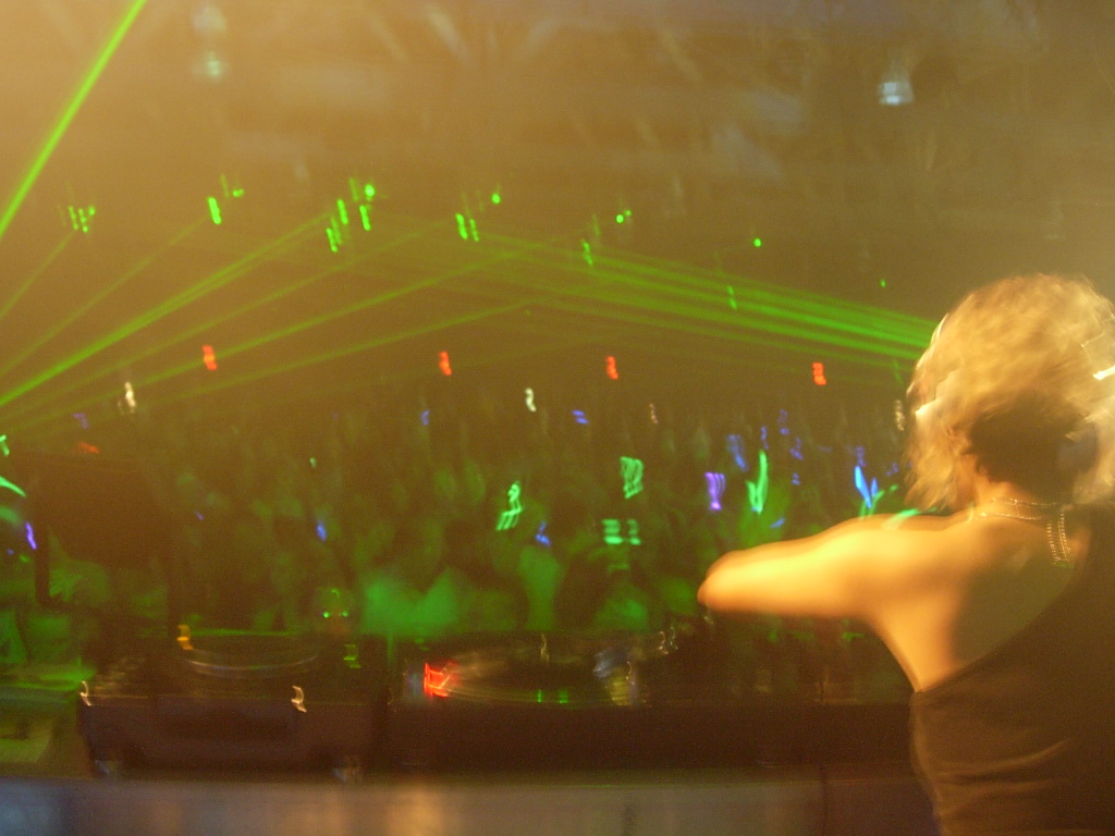 Suzy Solar @ The Space, Calgary 21