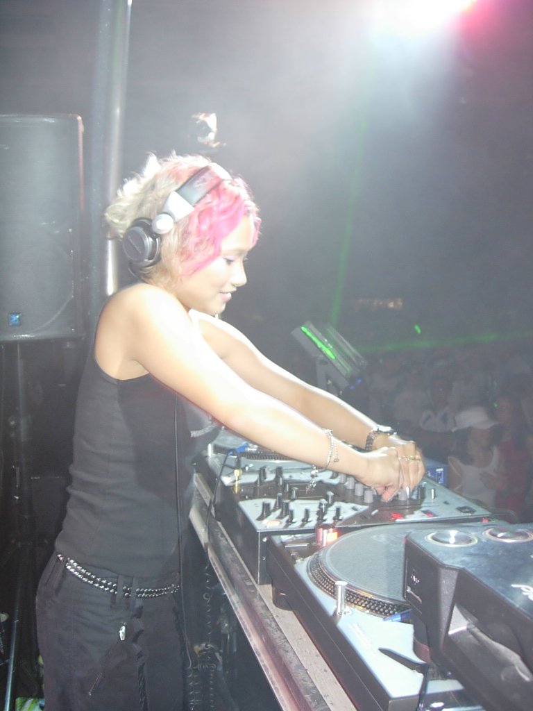 Suzy Solar @ The Space, Calgary 4