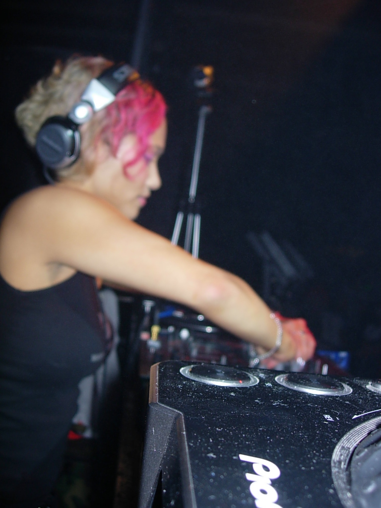 Suzy Solar @ The Space, Calgary 6