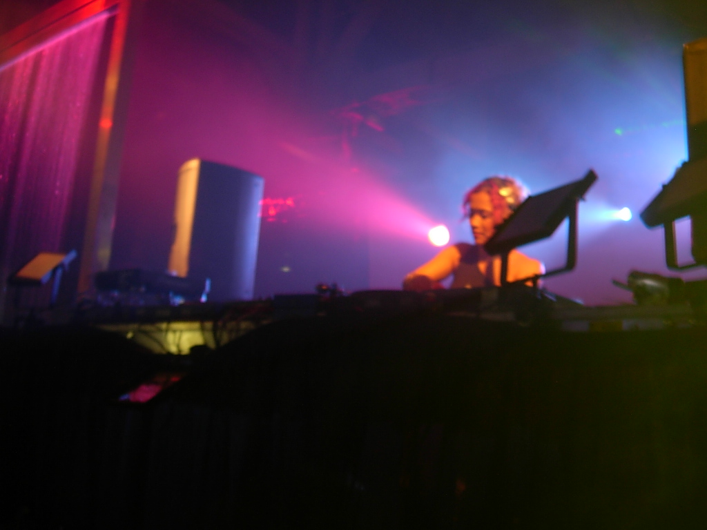 Suzy Solar @ The Space, Calgary 7