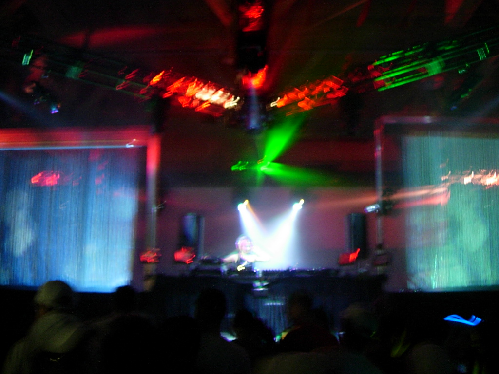 Suzy onstage & in waterfalls