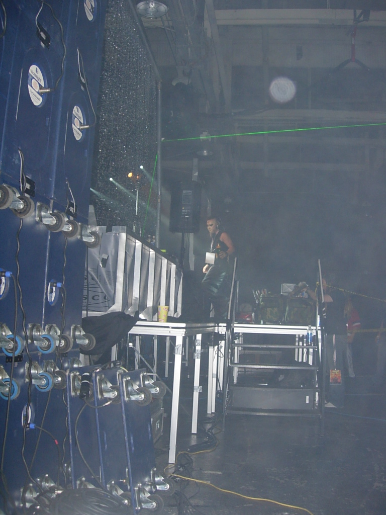 Yoji from side stage