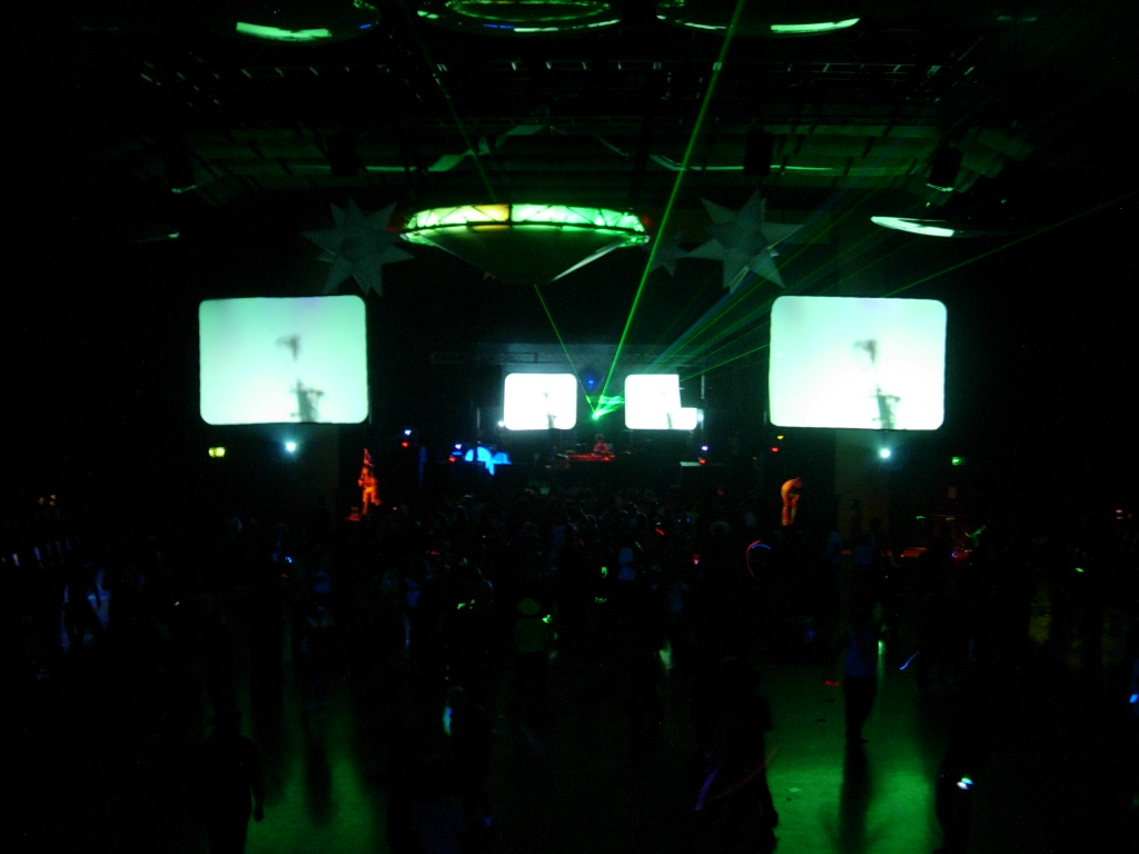 02. Just getting to Santa Cruz Civic Auditorium to kick it on the dance floor before Suzy's set, pic by S Solar